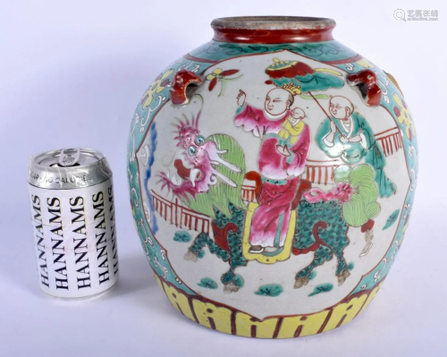 AN UNUSUAL 19TH CENTURY CHINESE FAMILLE ROSE PORCELAIN