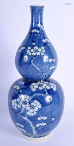 A CHINESE BLUE AND WHITE PORCELAIN DOUBLE GOURD