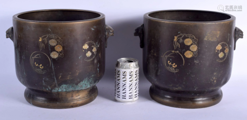 A LARGE PAIR OF 19TH CENTURY JAPANESE MEIJI PERIOD