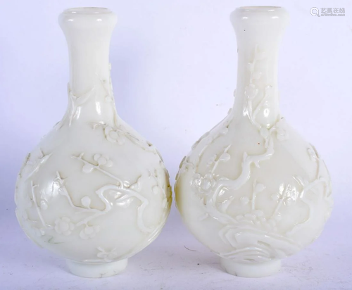 A PAIR OF 19TH CENTURY CHINESE PEKING GLASS VASES