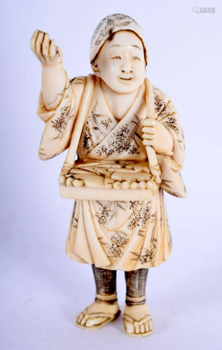 A 19TH CENTURY JAPANESE MEIJI PERIOD CARVED IVORY