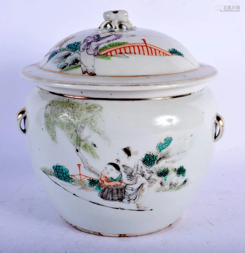 AN EARLY 20TH CENTURY CHINESE REPUBLICAN PORCELAIN