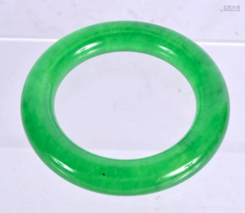 A CHINESE CARVED JADE BANGLE 20th Century. 96 grams. 6