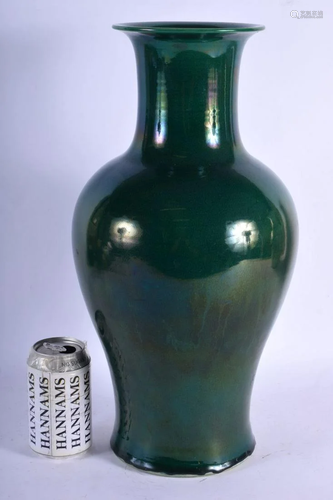 A LARGE EARLY 20TH CENTURY CHINESE GREEN GLAZED