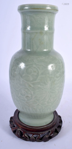 A 19TH CENTURY CHINESE CELADON PORCELAIN ROULEAU VASE