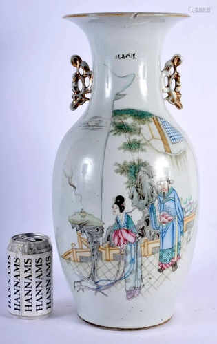 AN EARLY 20TH CENTURY CHINESE FAMILLE ROSE PORCELAIN