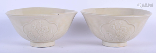 A PAIR OF 19TH CENTURY CHINESE PORCELAIN BOWLS Qing,