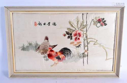 AN EARLY 20TH CENTURY CHINESE SILK EMBROIDERED PANEL