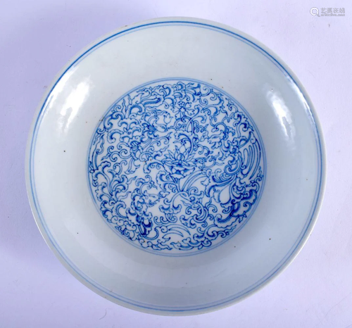 A 19TH CENTURY CHINESE BLUE AND WHITE PORCELAIN SAUCER