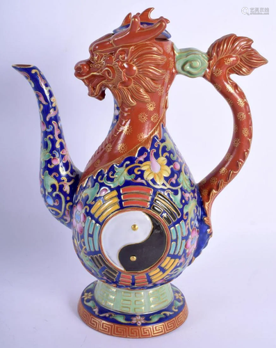 A FINE EARLY 20TH CENTURY CHINESE YIXING POTTERY EWER