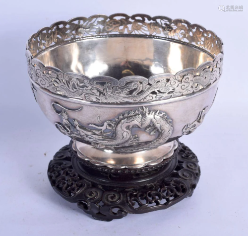 A FINE 19TH CENTURY CHINESE EXPORT SILVER PEDESTAL B…