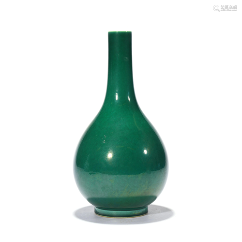 A Green Glazed Bottle Vase, Daoguang Mark