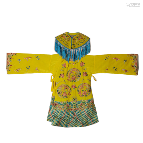 An Embroidered Yellow Satin Phoenix Robe