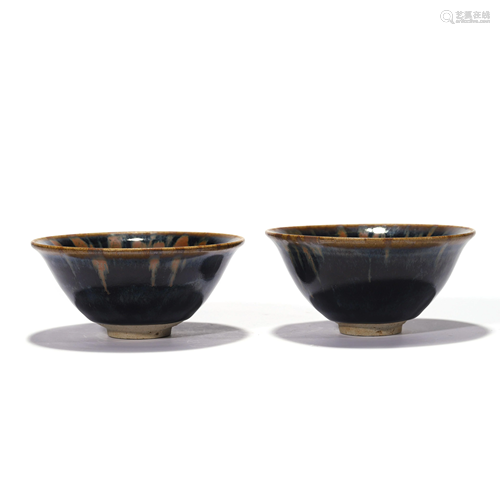 A Pair Or Jizhou Kiln Tea Cups