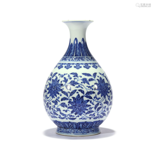 A Blue And White Interlocking Lotus Pear-Shaped Vase