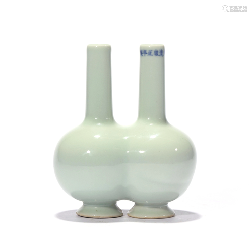 A Celadon Glaze Conjoined Double Vase