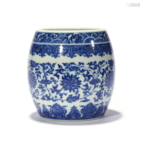 A Blue And White Interlocking Flower Jar