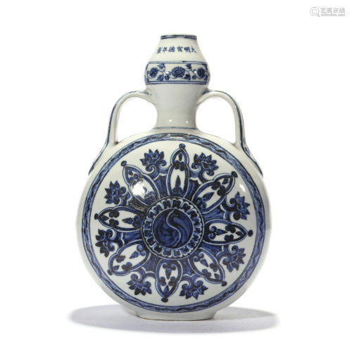 A Blue And White Boxiang Flower Moon Flask