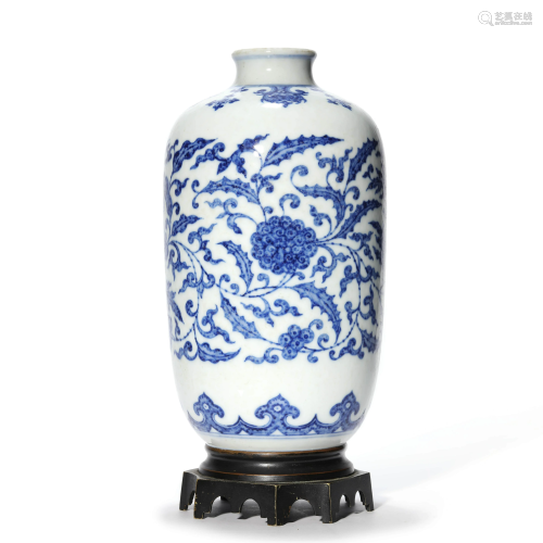 A Blue And White Interlocking Flower Vase