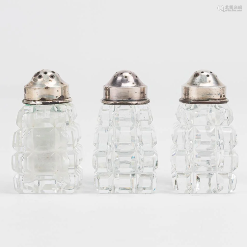 A set of 3 pepper and salt jars made of crystal with