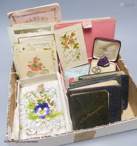 A collection of early 20th century greetings cards, Valentin...