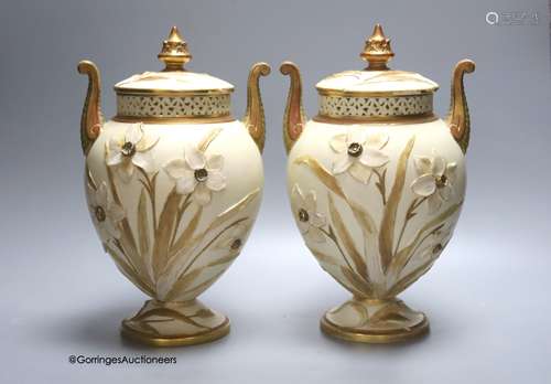 A pair of Grainger & Co. Worcester Royal China Works porcela...