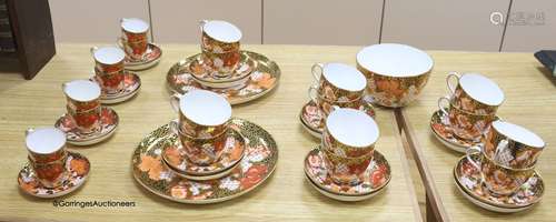 A quantity of Crown Derby Imari pattern No. 2444 tea and cof...