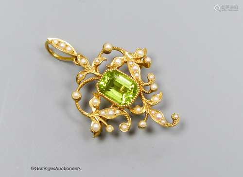 And Edwardian gold, peridot and seed pearl pendant brooch, g...