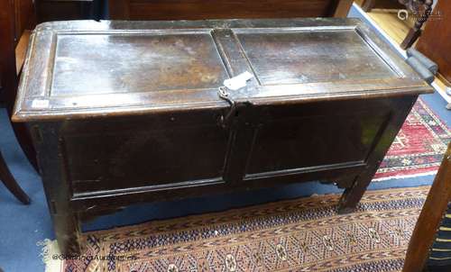 An early 18th century panelled oak plank coffer, length 106c...