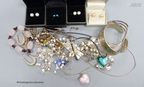 A group of mixed silver and assorted jewellery