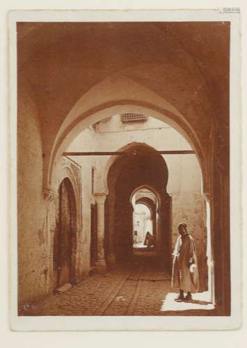 Eugène CHATELAIN (XIXe-XXe siècle).Vue d'une casbah à Tunis....