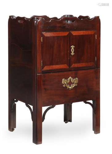 A GEORGE III MAHOGANY TRAY TOP NIGHT COMMODE, CIRCA 1780