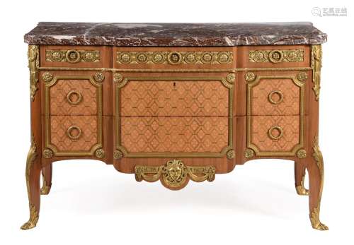 Y A FRENCH PARQUETRY AND ORMOLU MOUNTED COMMODE, IN LOUIS XV...
