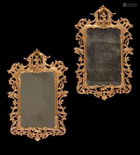 A PAIR OF CARVED GILTWOOD WALL MIRRORS, IN GEORGE III STYLE