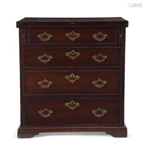 AN GEORGE II MAHOGANY BACHELOR'S CHEST OF DRAWERS, CIRCA 175...