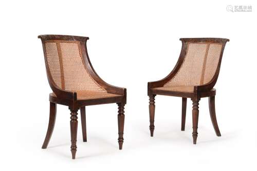 A PAIR OF GEORGE IV SIMULATED ROSEWOOD 'CURRICLE' CHAIRS, CI...