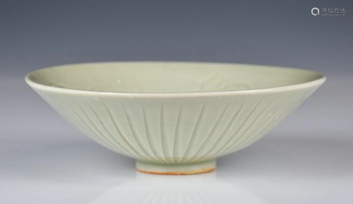 A Incised Celadon Bowl