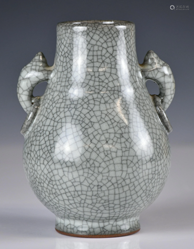 A Ge Type Glazed Vase, Qing