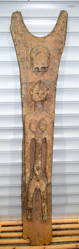 An African tribal Dogon Toguna post. 163 x 37cm