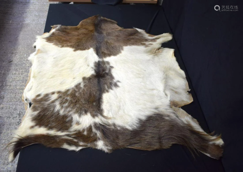 A goat skin rug 91 x 84 cm.