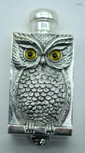 A silver scent bottle in the form of an owl 50.5g