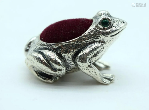 A Sterling silver pin cushion in the form of a frog