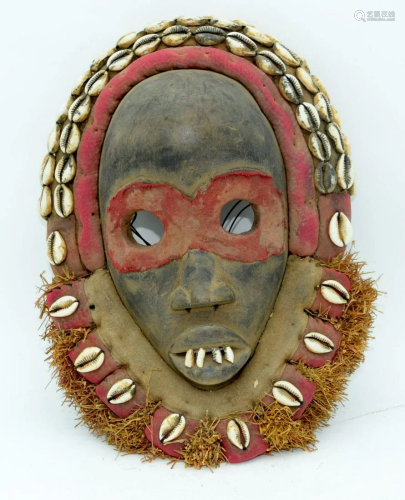 An African tribal Dan Zakpai Fire Watch mask. 33cm