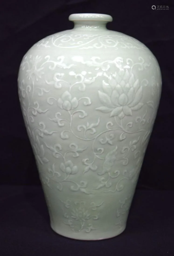 A Chinese porcelain Celadon Meiping vase decorated with