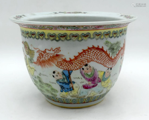 A Chinese polychrome porcelain planter decorated with