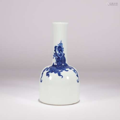 chinese blue and white porcelain mallet-form vase