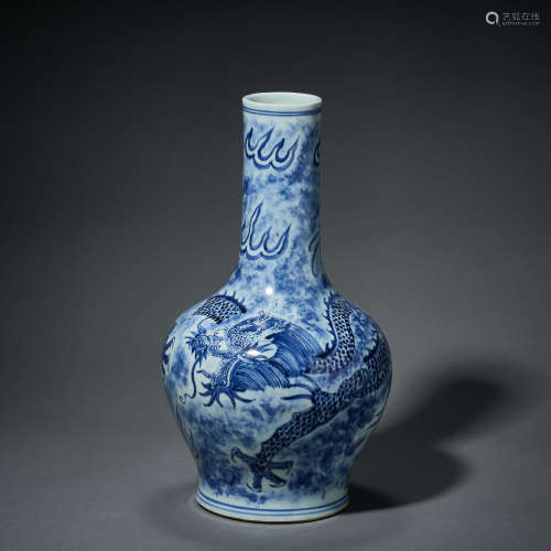 QING DYNASTY,BLUE AND WHITE LONG-NECKED BOTTLE