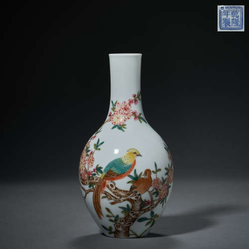 QING DYNASTY,FAMILLE ROSE FLOWERS AND BIRDS PATTERN BOTTLE