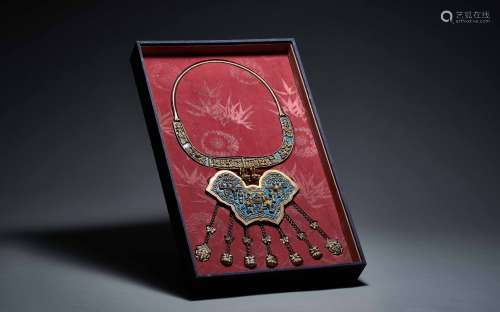 QING DYNASTY,POINT GREEN NECKLACE