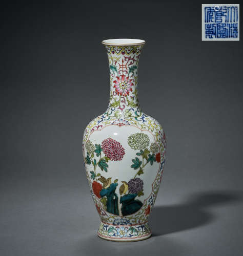 QING DYNASTY,MULTICOLORED FLOWERS AND BIRDS PATTERN BOTTLE